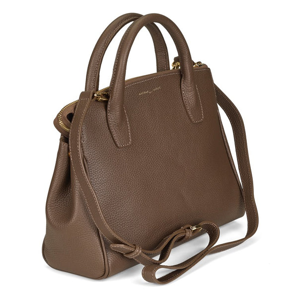 NAT - 0519 LITTLE NAOMIE