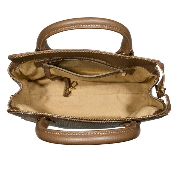 NAT - 0519 LITTLE NAOMIE